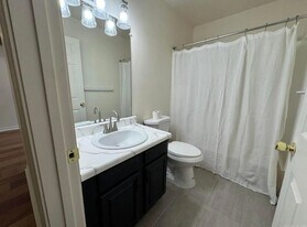 128 Hiawatha Dr in Cherokee Village, AR - Building Photo