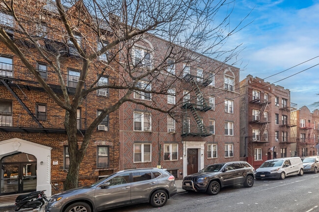 Lillian Covrt in Corona, NY - Building Photo - Building Photo