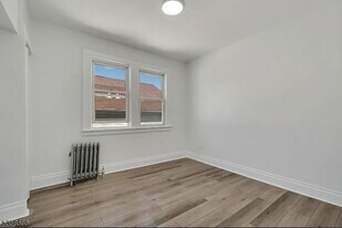 21 Huntington Terrace in Newark, NJ - Building Photo