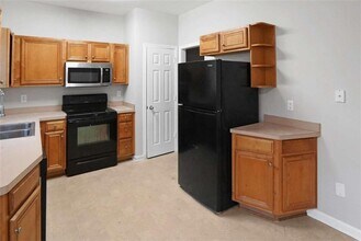 2555 Flat Shoals Rd in Atlanta, GA - Foto de edificio - Building Photo