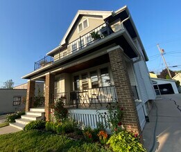416 N 63rd St, Unit Cozy 2BR Upper in Milwaukee, WI - Foto de edificio - Building Photo
