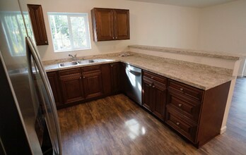 3915 Tanada Rd in North Pole, AK - Building Photo - Building Photo