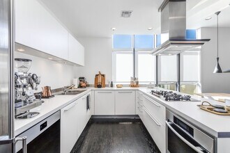 825 Kings Rd in West Hollywood, CA - Building Photo - Building Photo