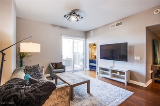 150 S Las Vegas Blvd in Las Vegas, NV - Building Photo - Building Photo