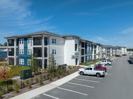 THE VANTAGE APARTMENTS in Jacksonville, FL - Building Photo
