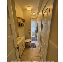 27 Forest St, Unit 6 in Cambridge, MA - Foto de edificio - Building Photo