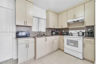 9 W 16th St in Hialeah, FL - Building Photo - Building Photo