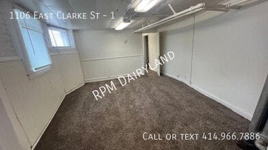1106 E Clarke St in Milwaukee, WI - Building Photo - Building Photo