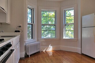 141 Brown St, Unit 2F in Waltham, MA - Building Photo - Building Photo