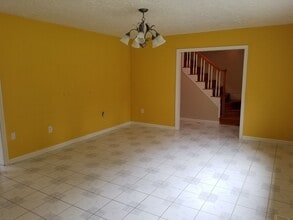 85 Pond St in Salem, NH - Building Photo - Building Photo