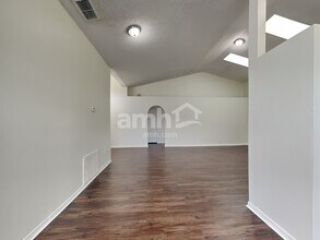 555 Whiskey Creek Ct in Ocoee, FL - Foto de edificio - Building Photo