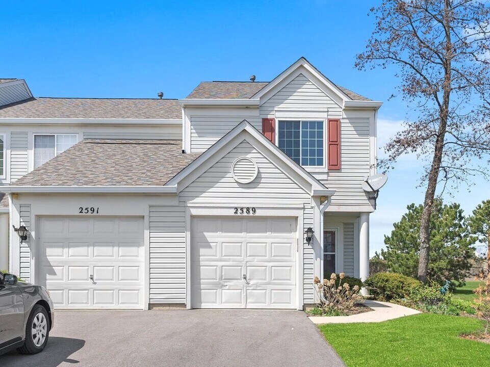 2589 Arcadia Cir in Naperville, IL - Building Photo