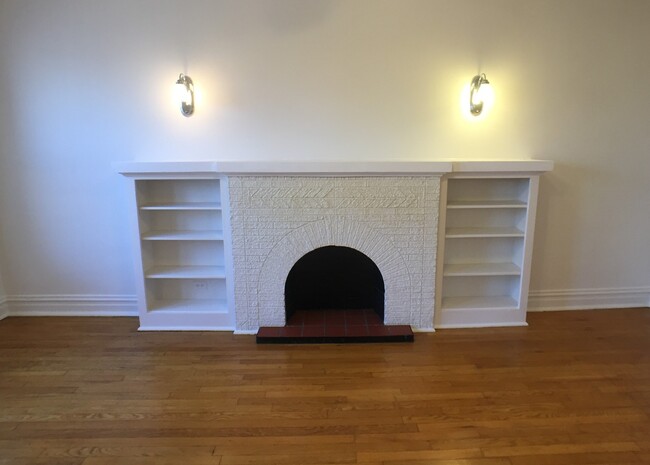property at 3025 W Addison St