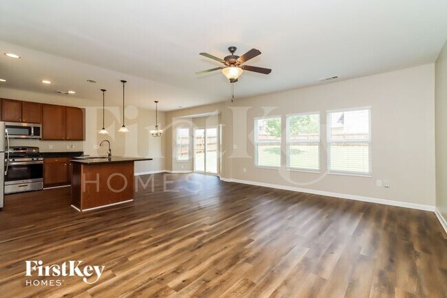 property at 9 Moonrise Ct