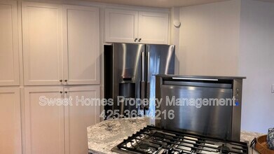 24554 SE 39th Pl in Issaquah, WA - Building Photo - Building Photo