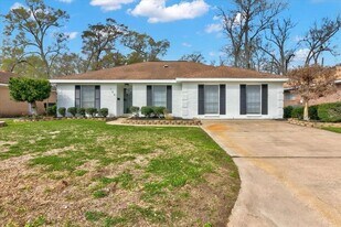 108 Sparrow Way in Beaumont, TX - Building Photo