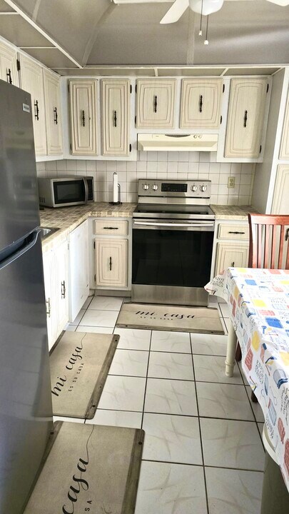 2821 Somerset Dr, Unit Somerset in Lauderdale Lakes, FL - Building Photo