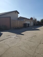 3824 Coffee Rd in Modesto, CA - Foto de edificio - Building Photo