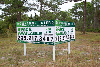 Downtown Estero Apartments in Estero, FL - Foto de edificio - Building Photo