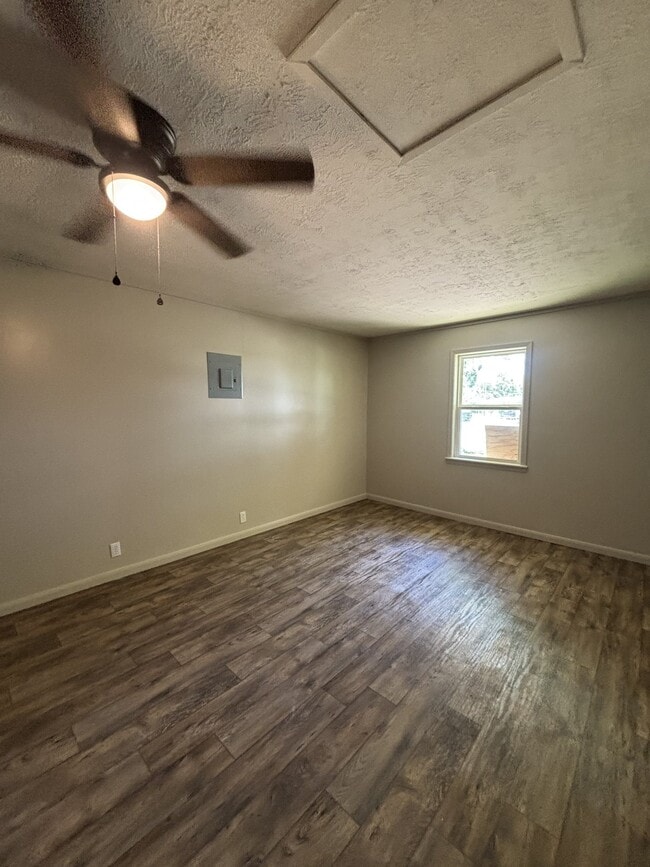 property at 207 W Grant St
