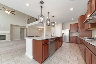 1984 Highland Meadows Dr in Houston, TX - Building Photo - Building Photo