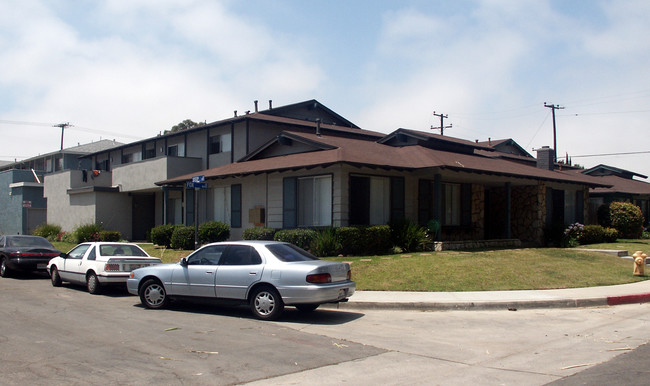 Fox Circle Apartments in Huntington Beach, CA - Foto de edificio - Building Photo