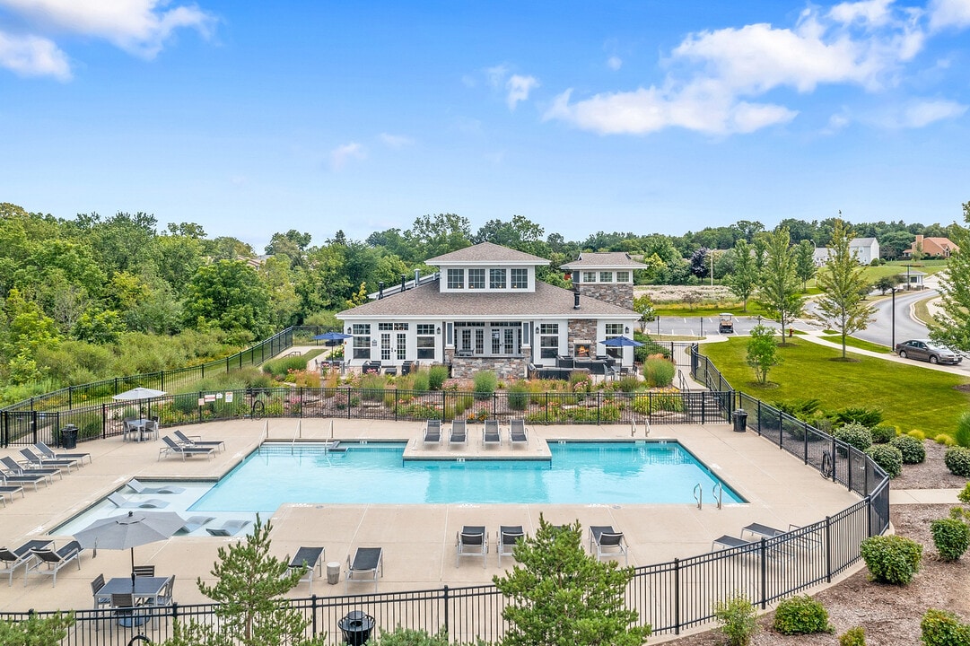 Drexel Ridge Apartments in Oak Creek, WI - Foto de edificio