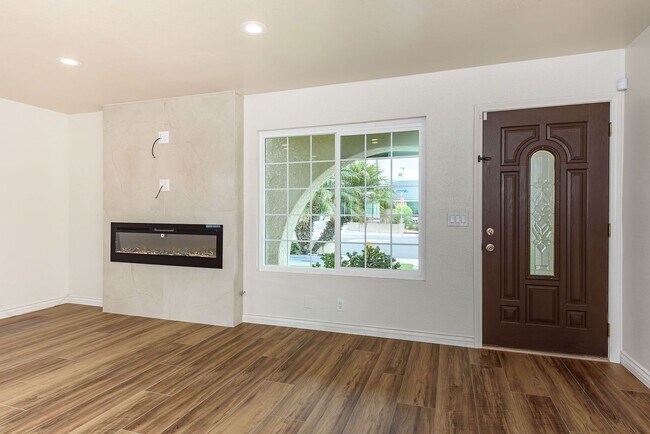 16741 Leafwood Cir in Huntington Beach, CA - Building Photo - Building Photo