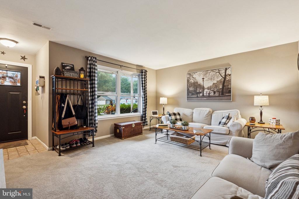 4525 Winding Brook Dr in Bensalem, PA - Building Photo