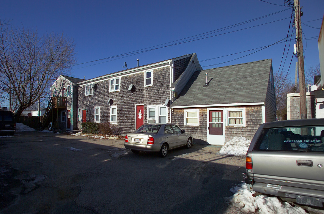 580 - 2 Main St in Hyannis, MA - Building Photo