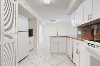 9615 NW 1st Ct, Unit 204 in Pembroke Pines, FL - Building Photo - Building Photo