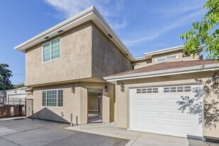 2216 N Frederic St in Burbank, CA - Building Photo