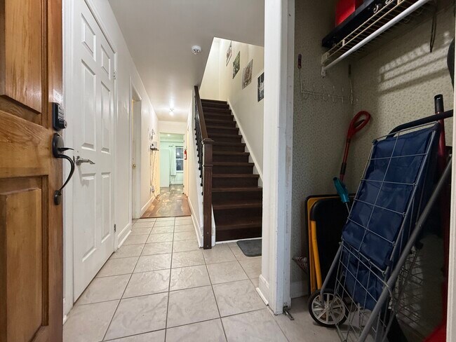 537-537 Steeles Ave W in Toronto, ON - Building Photo - Building Photo