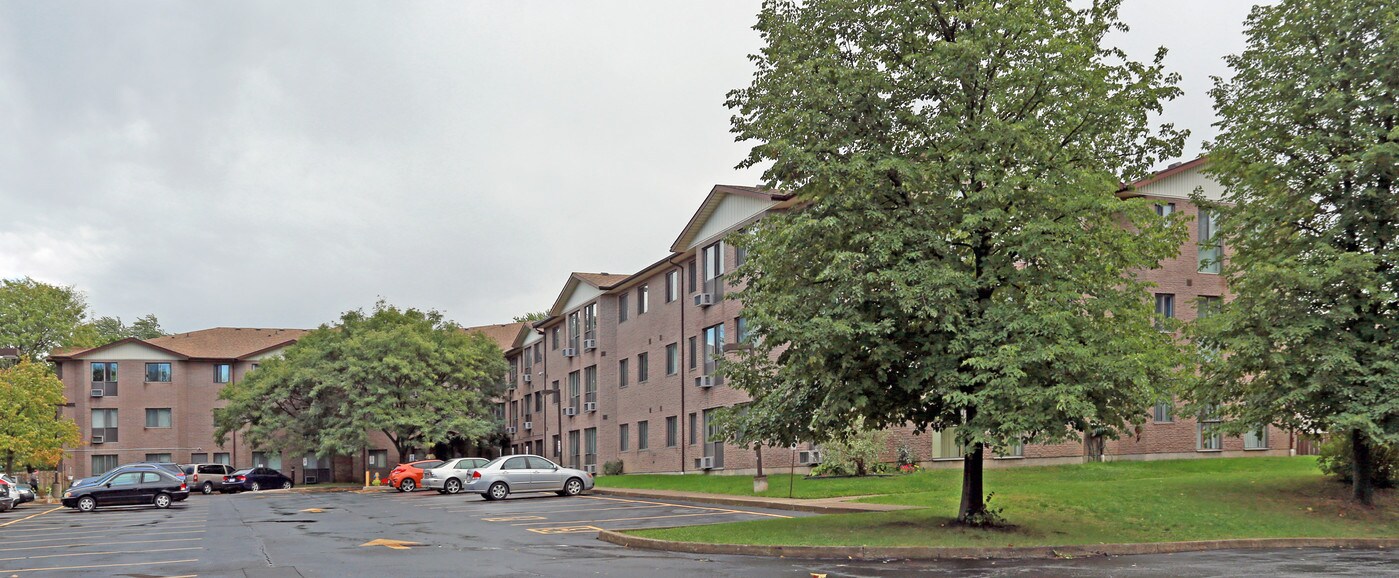 Regatta Place Co-operative Homes in St Catharines, ON - Building Photo