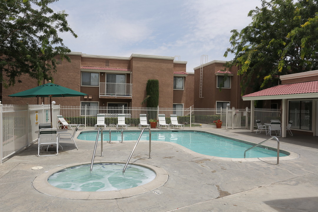 Pavilion Apartments in Victorville, CA - Foto de edificio