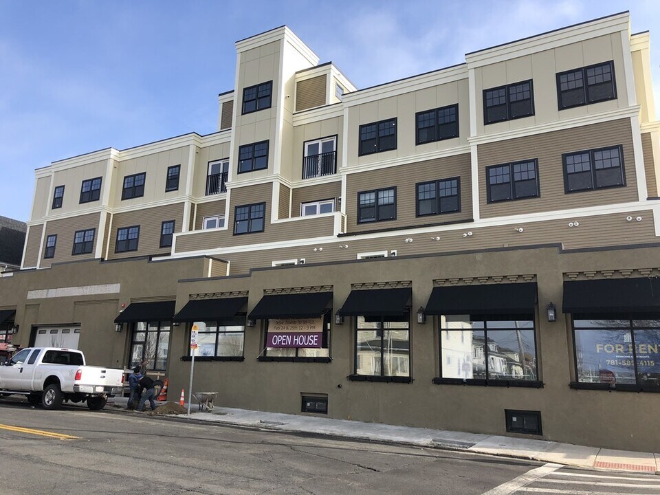 375 Main St in Everett, MA - Building Photo