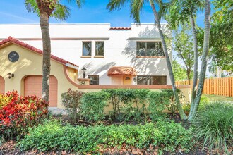 52 Uno Lago Dr in North Palm Beach, FL - Building Photo - Building Photo