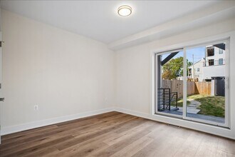 329 16th St SE, Unit Condo from rent in Washington, DC - Foto de edificio - Building Photo