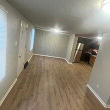 243 James St in North Versailles, PA - Foto de edificio - Building Photo