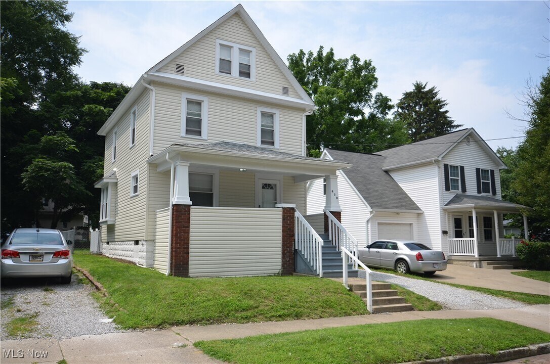 430 Alexander St in Akron, OH - Building Photo