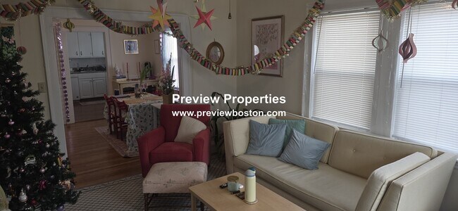37 Brooksdale Rd in Boston, MA - Foto de edificio - Building Photo
