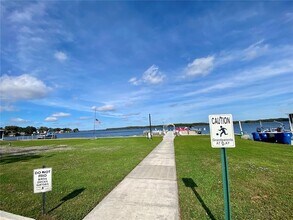 274 Beach Ct in Palm Harbor, FL - Building Photo - Building Photo