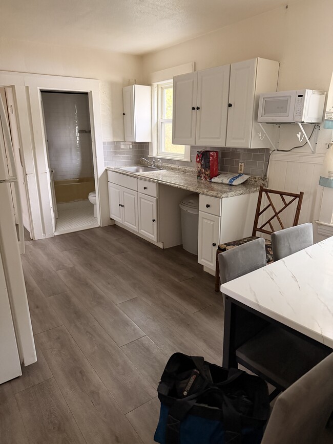 392 Court St, Unit Court Street in Plymouth, MA - Building Photo - Building Photo