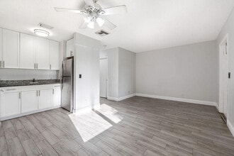 4953 Freedom Cir in Lake Worth, FL - Building Photo - Building Photo