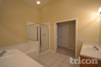 12907 Early Run Ln in Riverview, FL - Foto de edificio - Building Photo