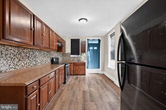 652 Emerald St in Harrisburg, PA - Building Photo - Building Photo