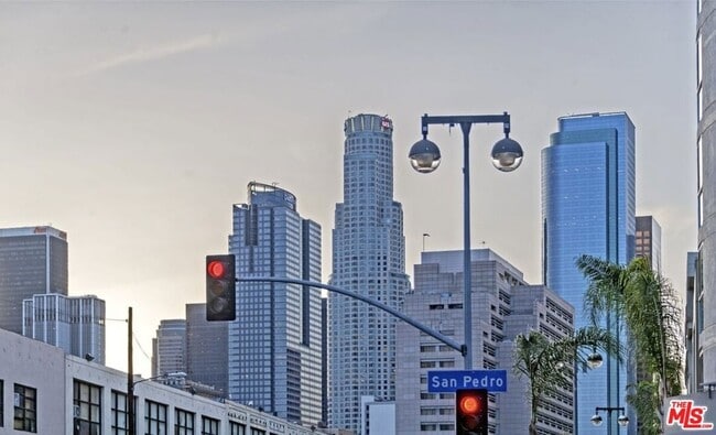 267 San Pedro St in Los Angeles, CA - Foto de edificio - Building Photo