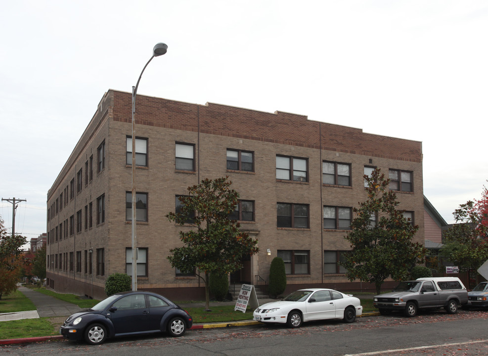 Travis Apartments in Tacoma, WA - Building Photo