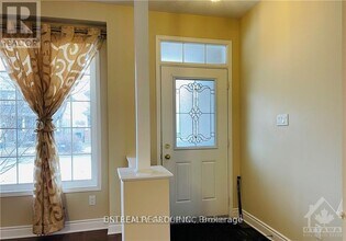 105 Cheyenne Way in Ottawa, ON - Building Photo - Building Photo