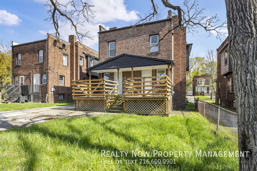 3241 Sycamore Rd in Cleveland Heights, OH - Building Photo